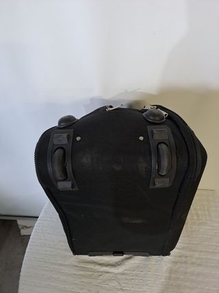 Bolsa de viaje negra con ruedas