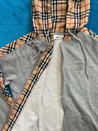 Sudadera Burberry con cremallera y capucha
