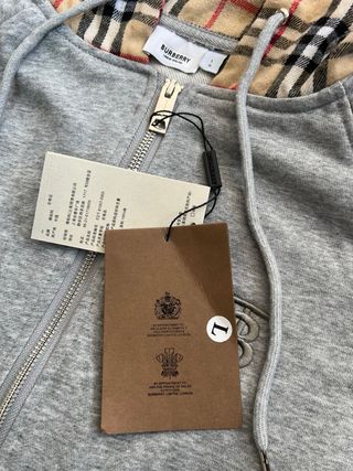 Sudadera Burberry con cremallera y capucha