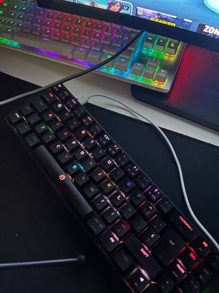 Teclado Gaming RGB Negro
-switches maron