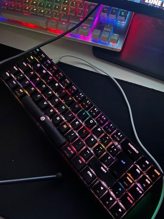Teclado Gaming RGB Negro
-switches maron