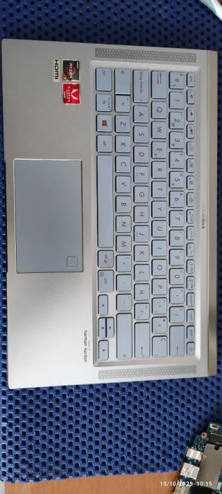 Asus ZenBook 14 Ryzen 7 - 3700u
Averiado, Piezas 
