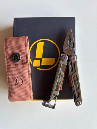 Leatherman Signal Funda y Caja