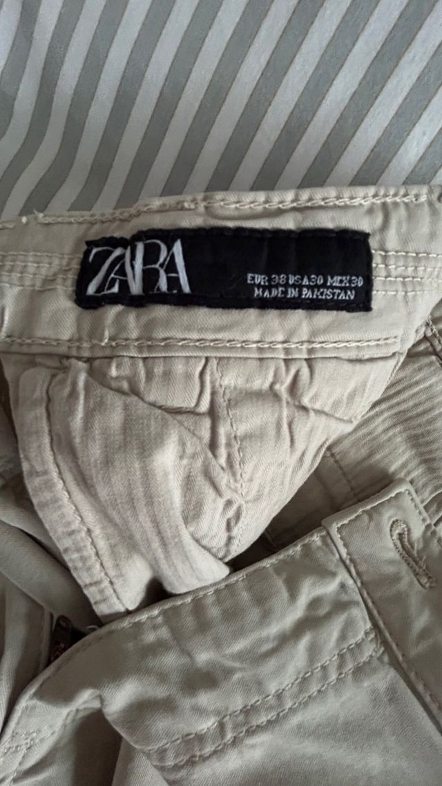 Pantalón chino Zara beige talla 38. En buen estado