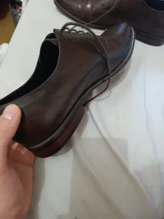 Zapatos de vestir marrones, Álvaro Moreno