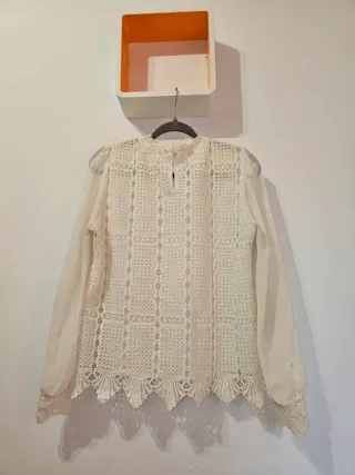 Blusa romántica encaje blanco manga larga