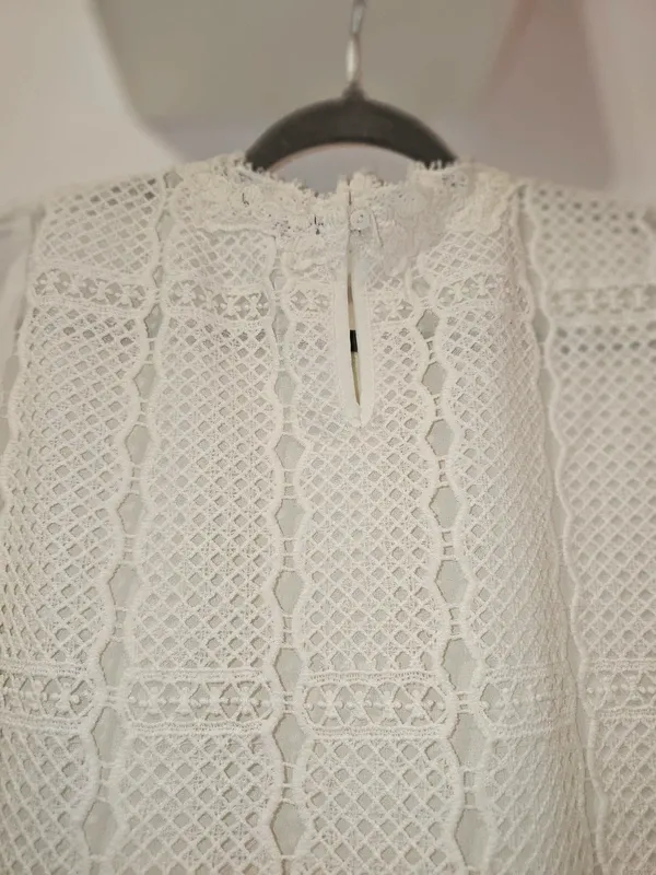 Blusa romántica encaje blanco manga larga