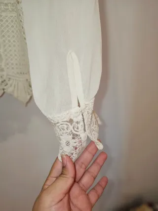 Blusa romántica encaje blanco manga larga