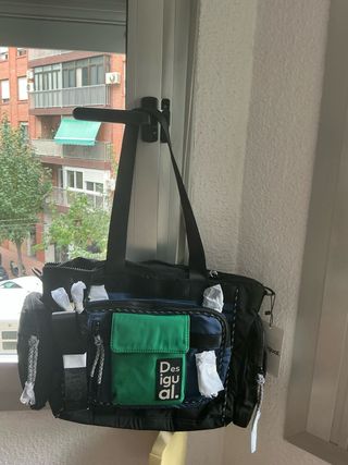Bolso Mochila Voyager Desigual Negro y Verde