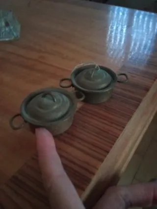 2 mini cacerolas de latón
