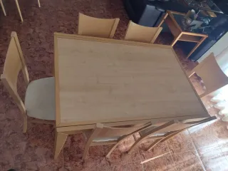 Mesa de salón extensible y 6 sillas de madera