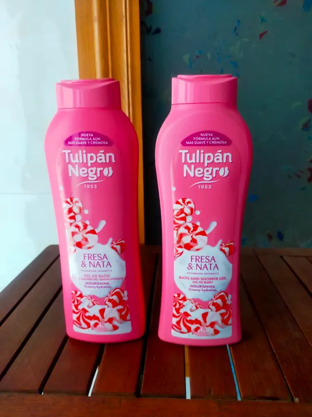 Tulipán Negro Gel de Baño Fresa y Nata