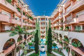 Oficina en venta en Los Naranjos - Las Brisas en Marbella