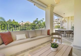 Piso en alquiler en Los Naranjos - Las Brisas en Marbella