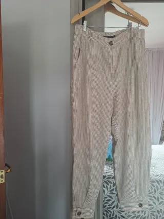 Pantalón de rayas beige y multicolor