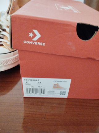 Converse All Stars Naranja Talla 45 .
11 Americana