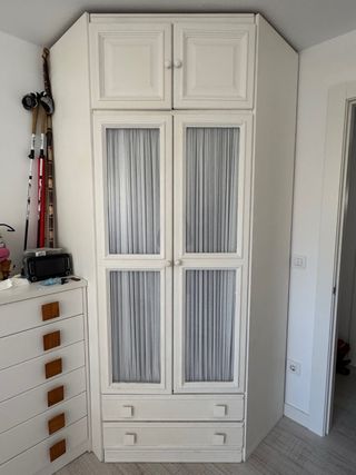 Mobile ad angolo in legno bianco