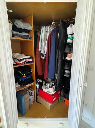 Mobile ad angolo in legno bianco