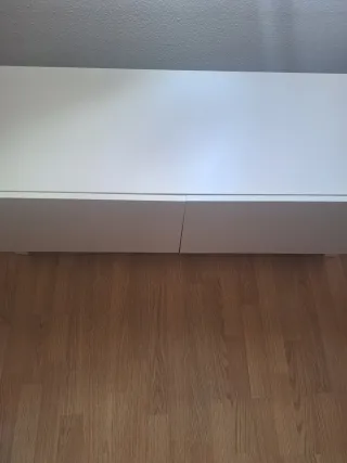 Banco de madera blanco