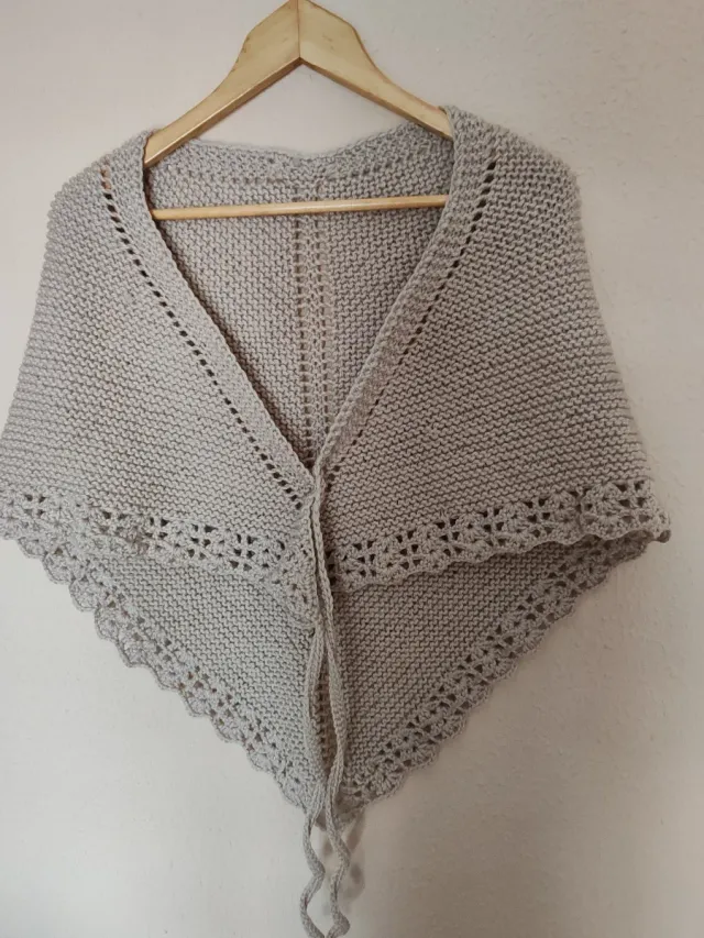 Toquilla tejida en crema para niñas de 10/12 años.