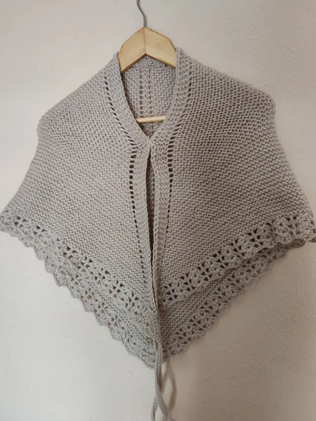 Toquilla tejida en crema para niñas de 10/12 años.