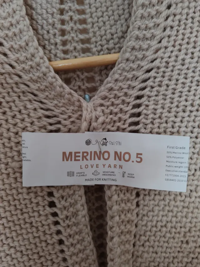 Toquilla tejida en crema para niñas de 10/12 años.