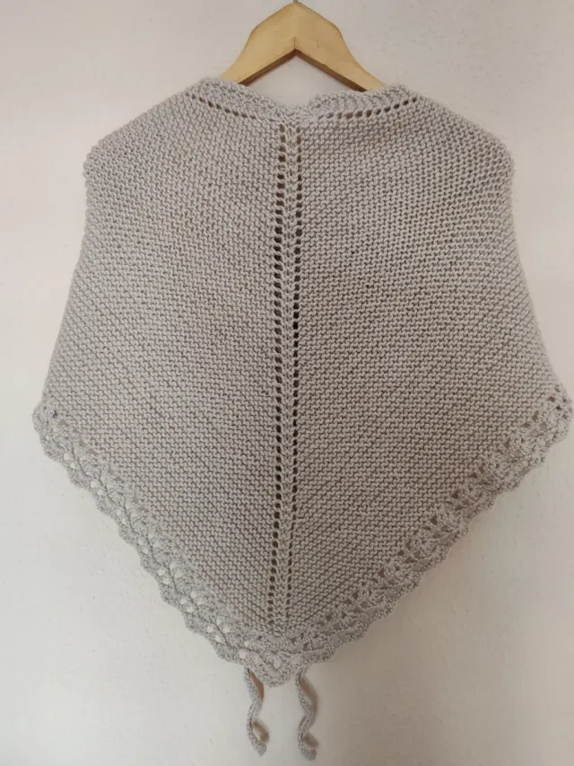 Toquilla tejida en crema para niñas de 10/12 años.