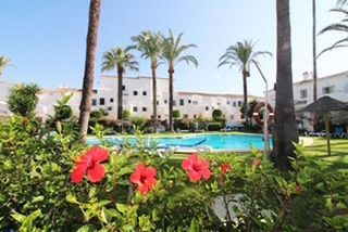 Casa adosada en alquiler en Los Naranjos - Las Brisas en Marbella