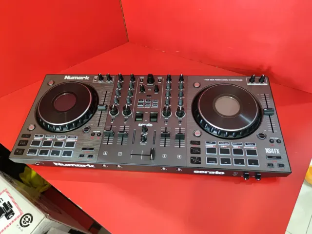 BLACK FRIDAY!!!  Numark NS4FX - Sin uso