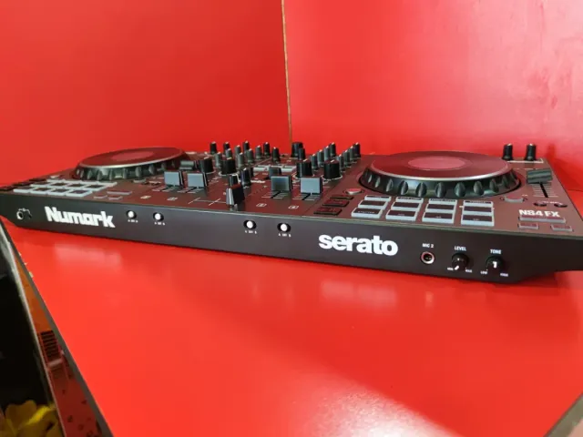 BLACK FRIDAY!!!  Numark NS4FX - Sin uso