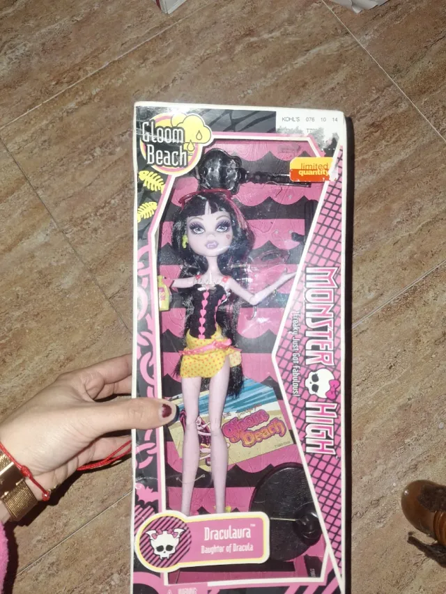 Draculaura Gloom Beach Monster High