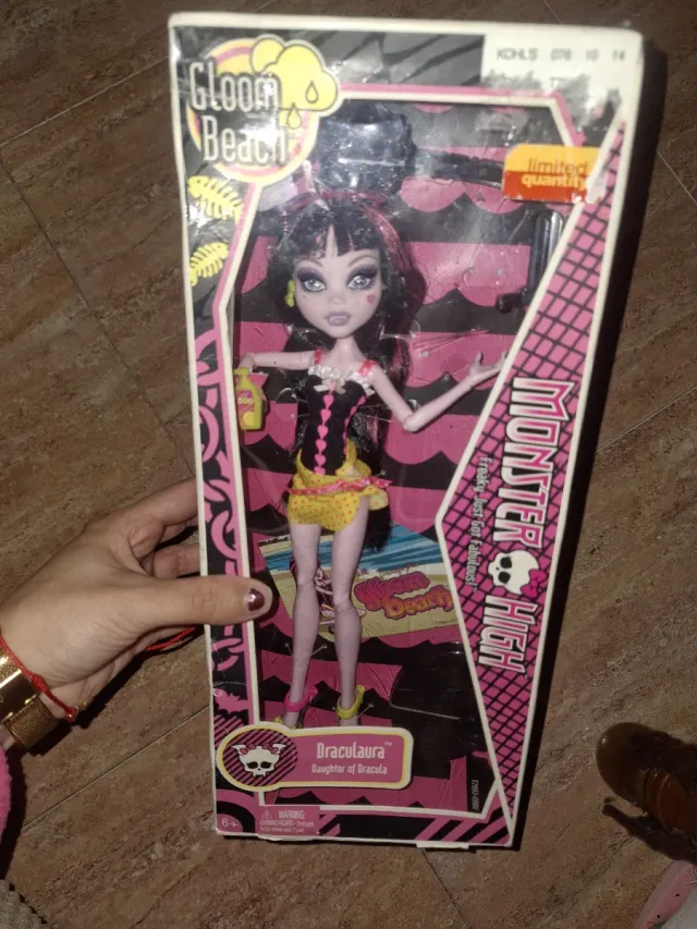 Draculaura Gloom Beach Monster High