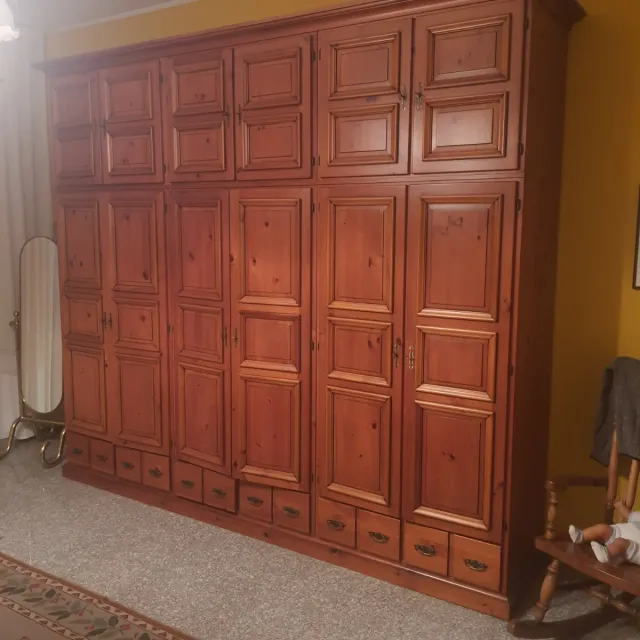 Armadio camera da letto in legno massello 