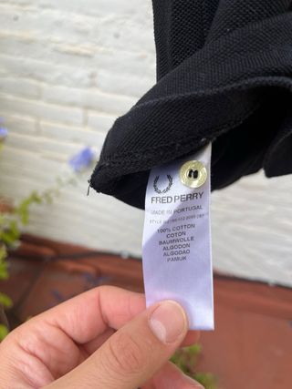 Polo Fred Perry Negro con Cuello Amarillo