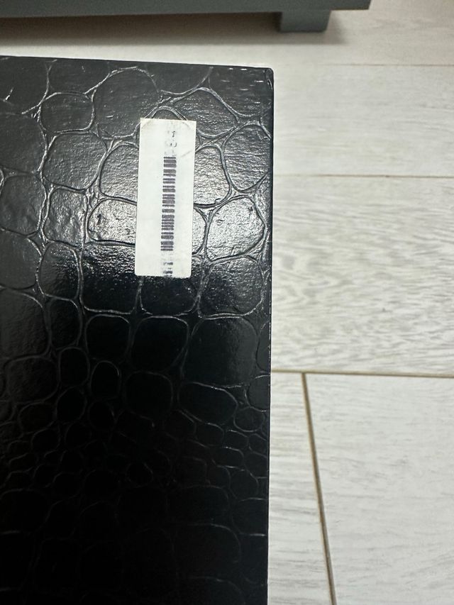 Caja Loewe Negra Cocodrilo