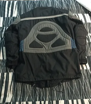 Chaqueta de moto con protecciones como nueva 