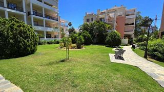Piso en venta en Los Naranjos - Las Brisas en Marbella