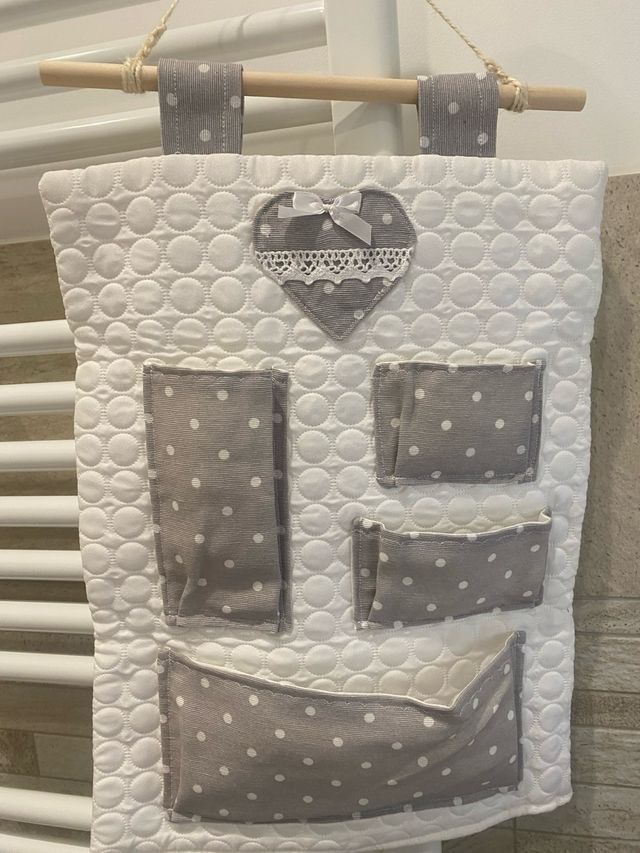 Porta oggetti da bagno in tessuto e legno