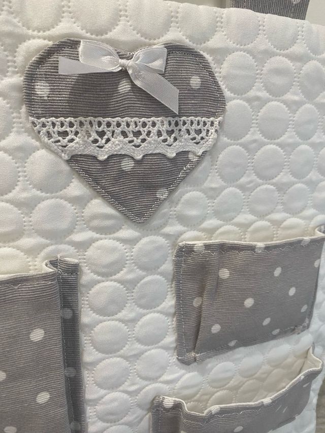 Porta oggetti da bagno in tessuto e legno