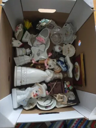 Caja de antigüedades variadas