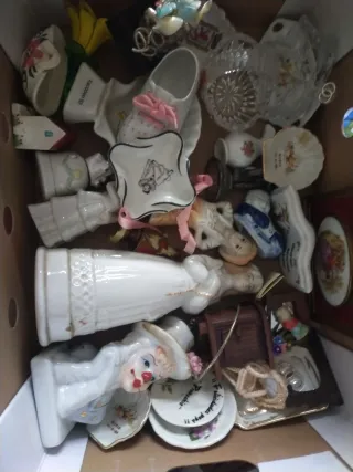 Caja de antigüedades variadas