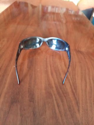 Gafas de sol tortuga y lentes verdes