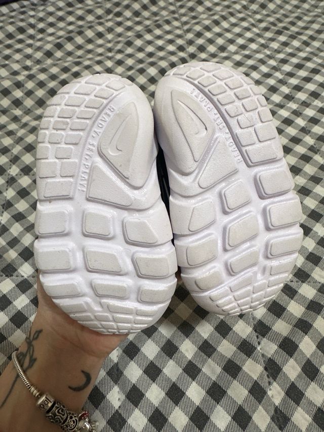 Zapatillas Nike verdaderas Bebé Negras talla 19’5