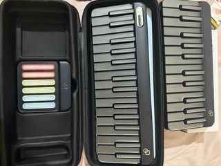 popuPiano con pedal y altavoces integrados