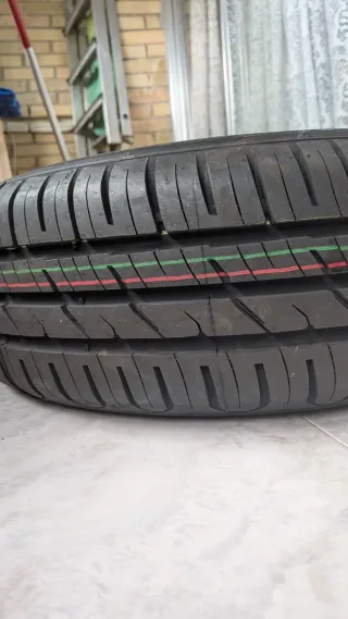 Neumático Feu Vert + llantas sin usar