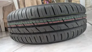 Neumático Feu Vert + llantas sin usar