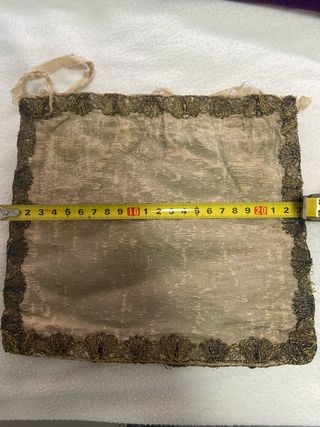 tisú antiguo con encaje y bordado