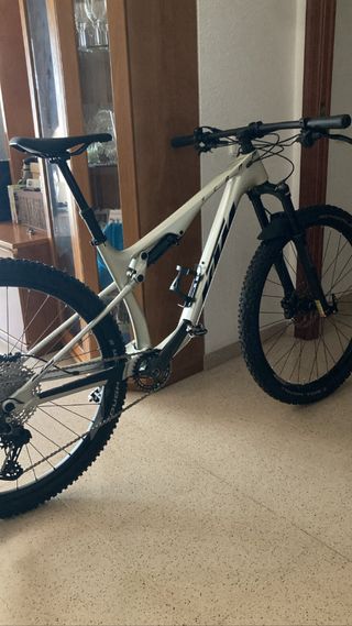 Bicicleta KTM Doble 
Talla M 
Modelo SCARP 2021

