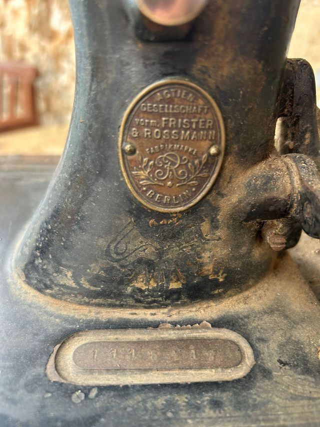 Máquina de coser antigua