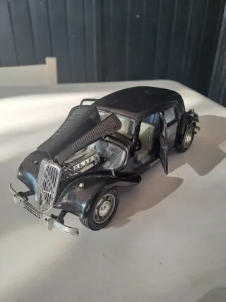 Coche Citroën T.A. 15 cv 1/24 Burago